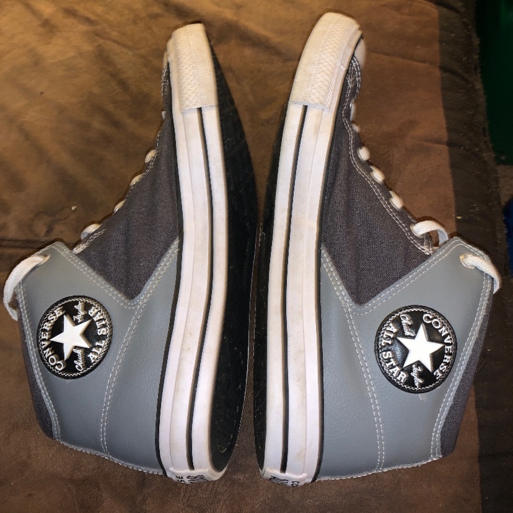 Converse Chuck Taylor Men’s Sneakers Shoes 11.5